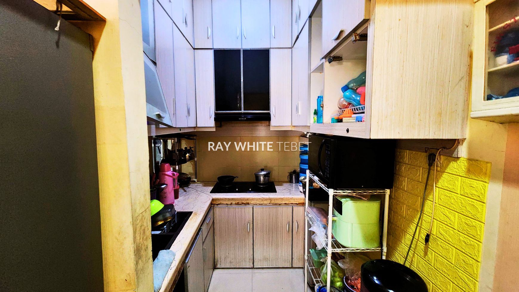 Rumah 3 Lantai Dekat Area Komersil Jatinegara, Jakarta Timur