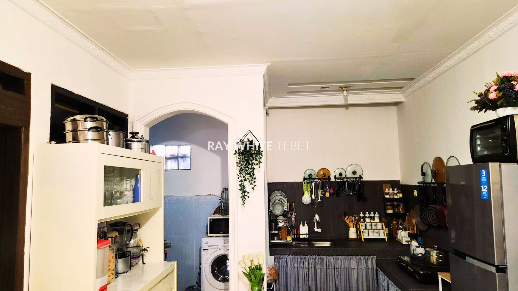 Rumah Tingkat dengan Interior Nyaman di Pengadegan Barat Jaksel