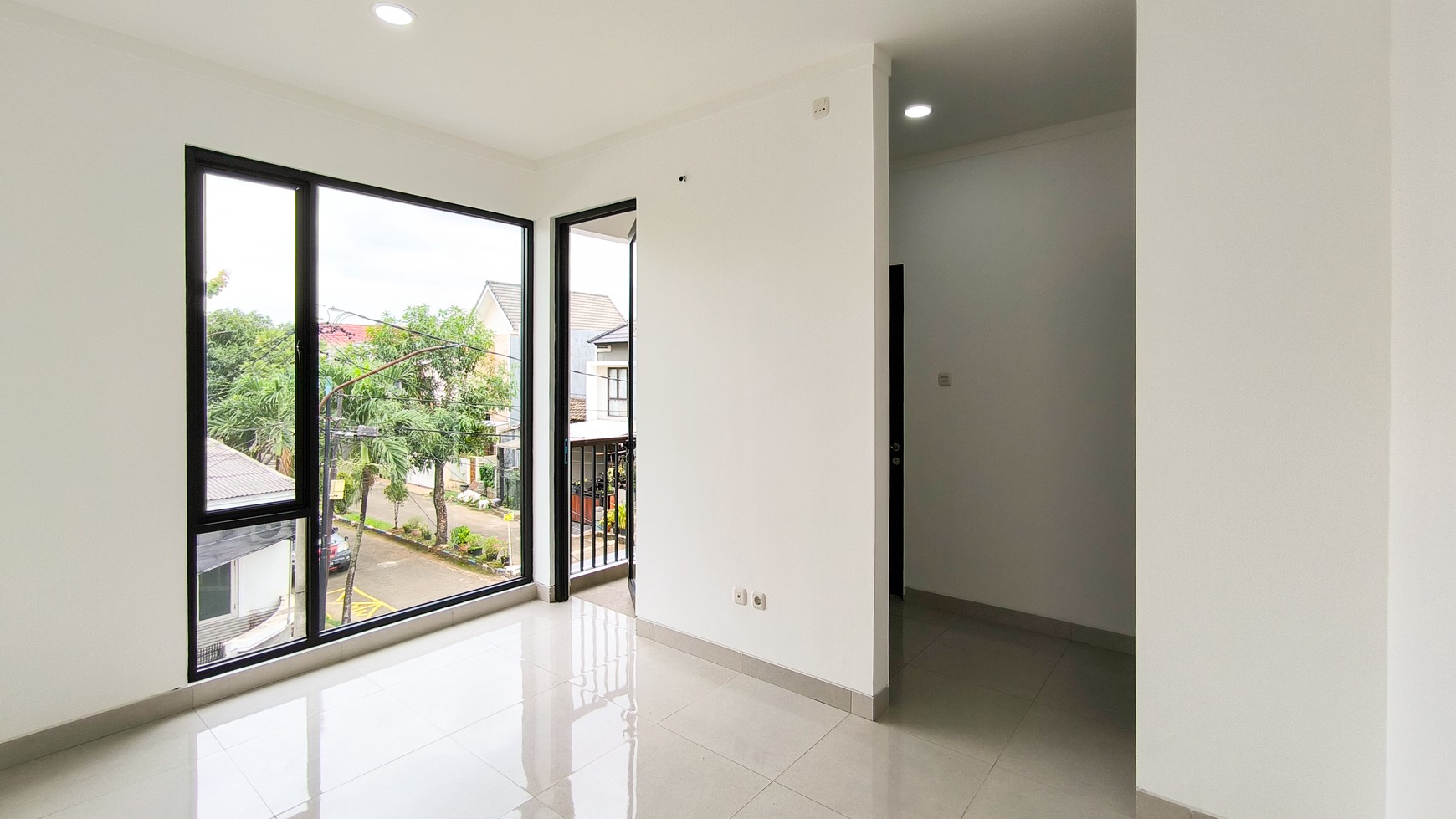 Rumah Brand New di Cluster Graha Raya Bintaro harga 1Man