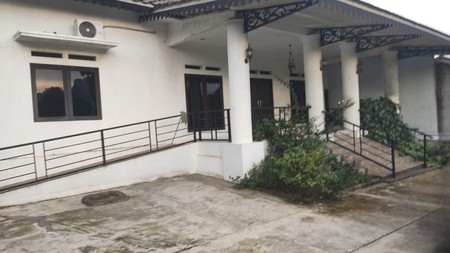 Dijual Cepat Rumah dengan Pekarangan Luas di Bojonggede 