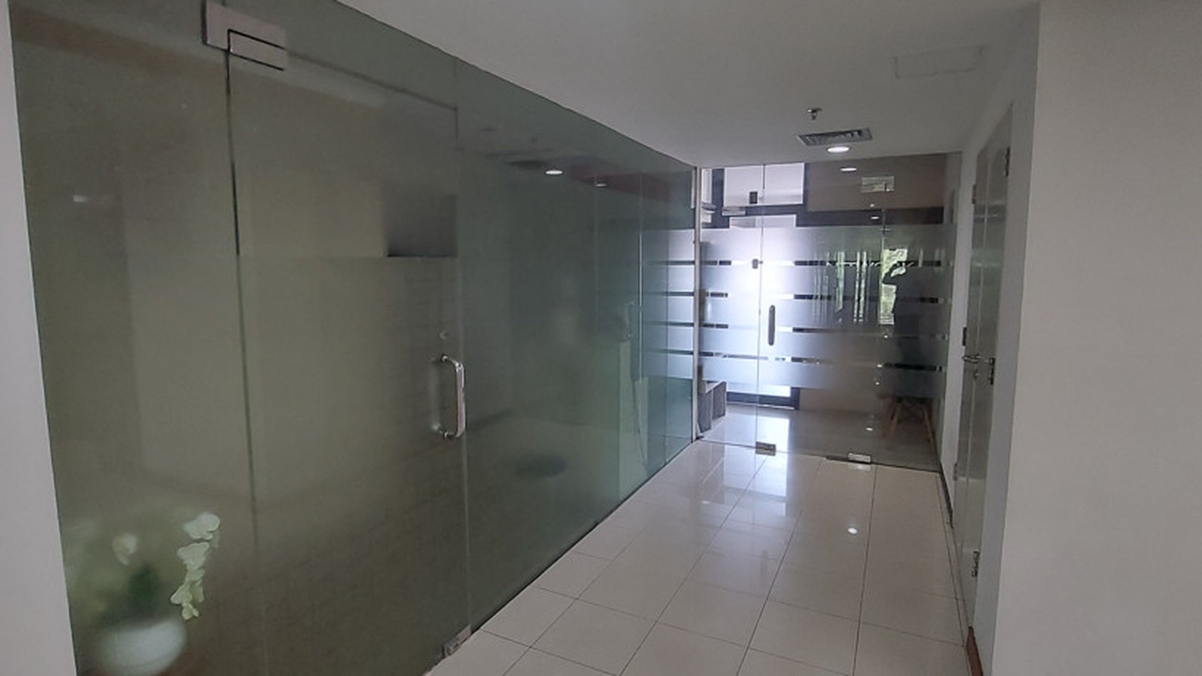 Ruang Kantor Strategis di Lantai 1 Apartemen Cervino Tebet