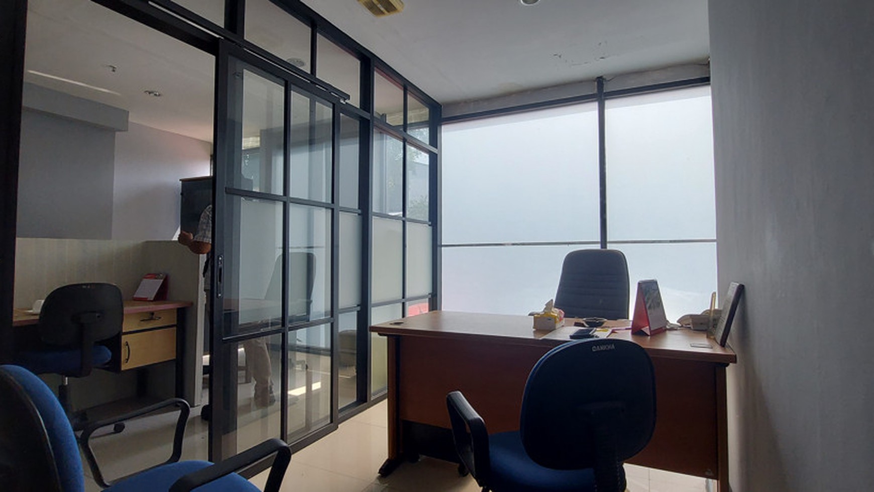 Ruang Kantor Strategis di Lobby Apartemen Cervino Full Furnished Tebet