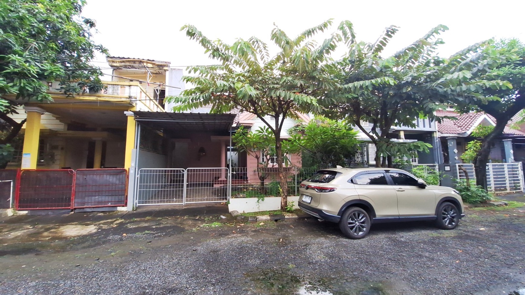 Rumah Minimalis di Bekasi Taman Depan & Belakang Siap Huni