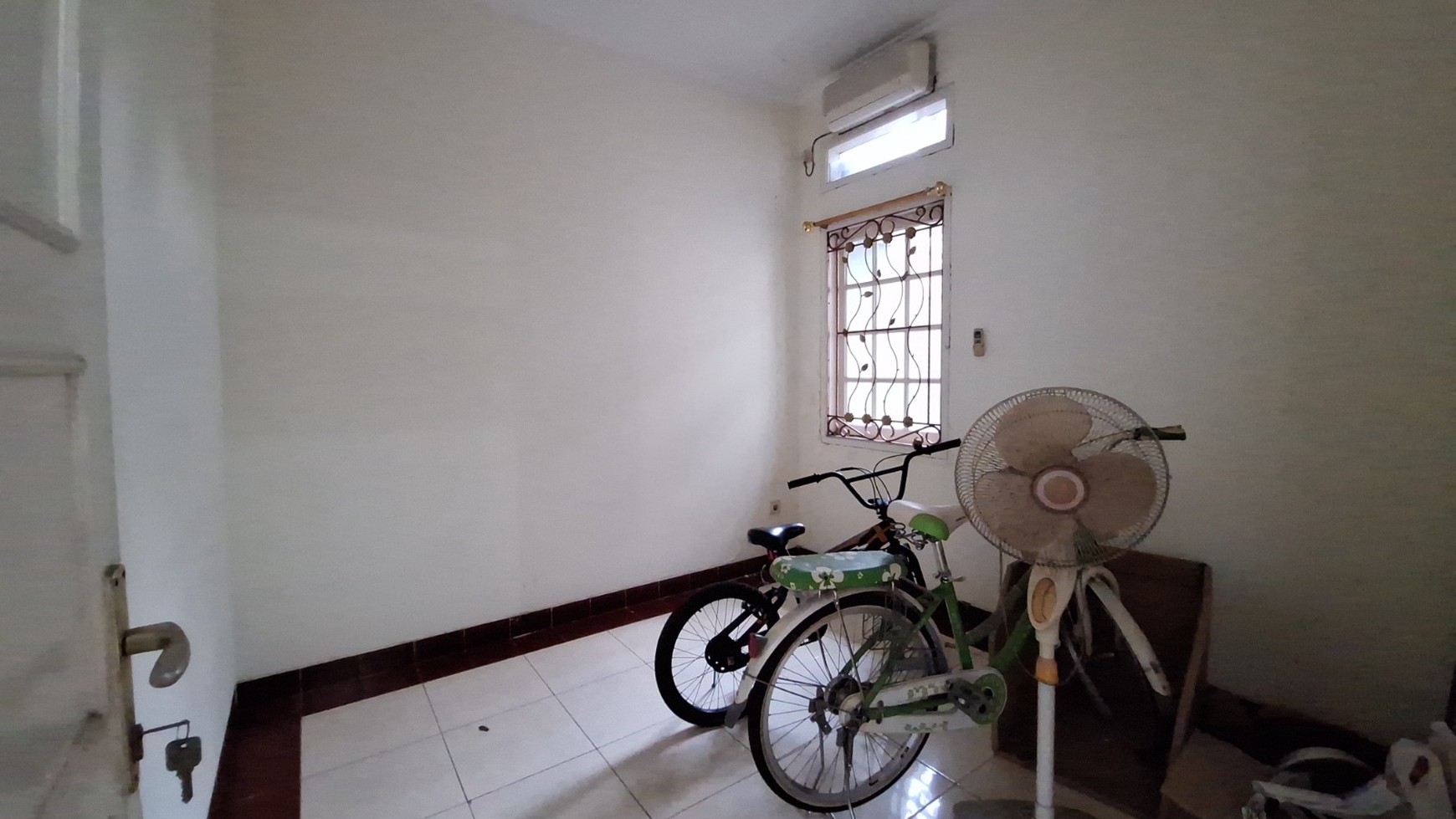 Rumah Minimalis di Bekasi Taman Depan & Belakang Siap Huni