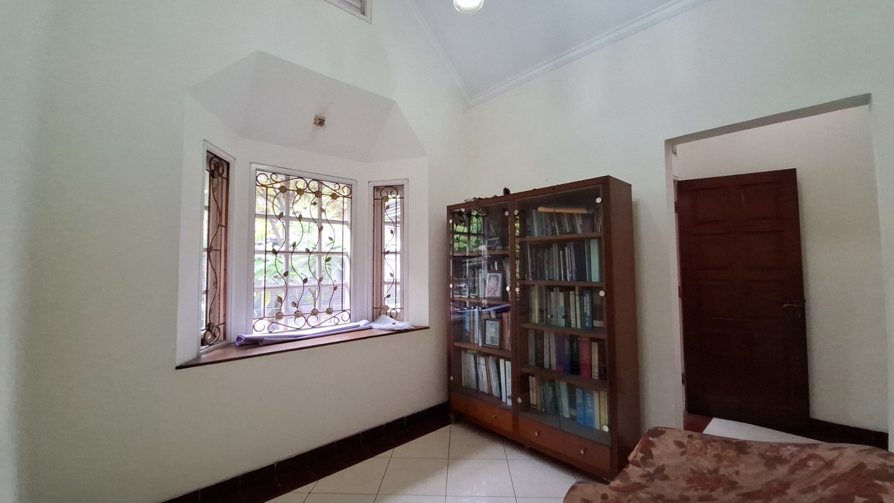 Rumah Minimalis di Bekasi Taman Depan & Belakang Siap Huni