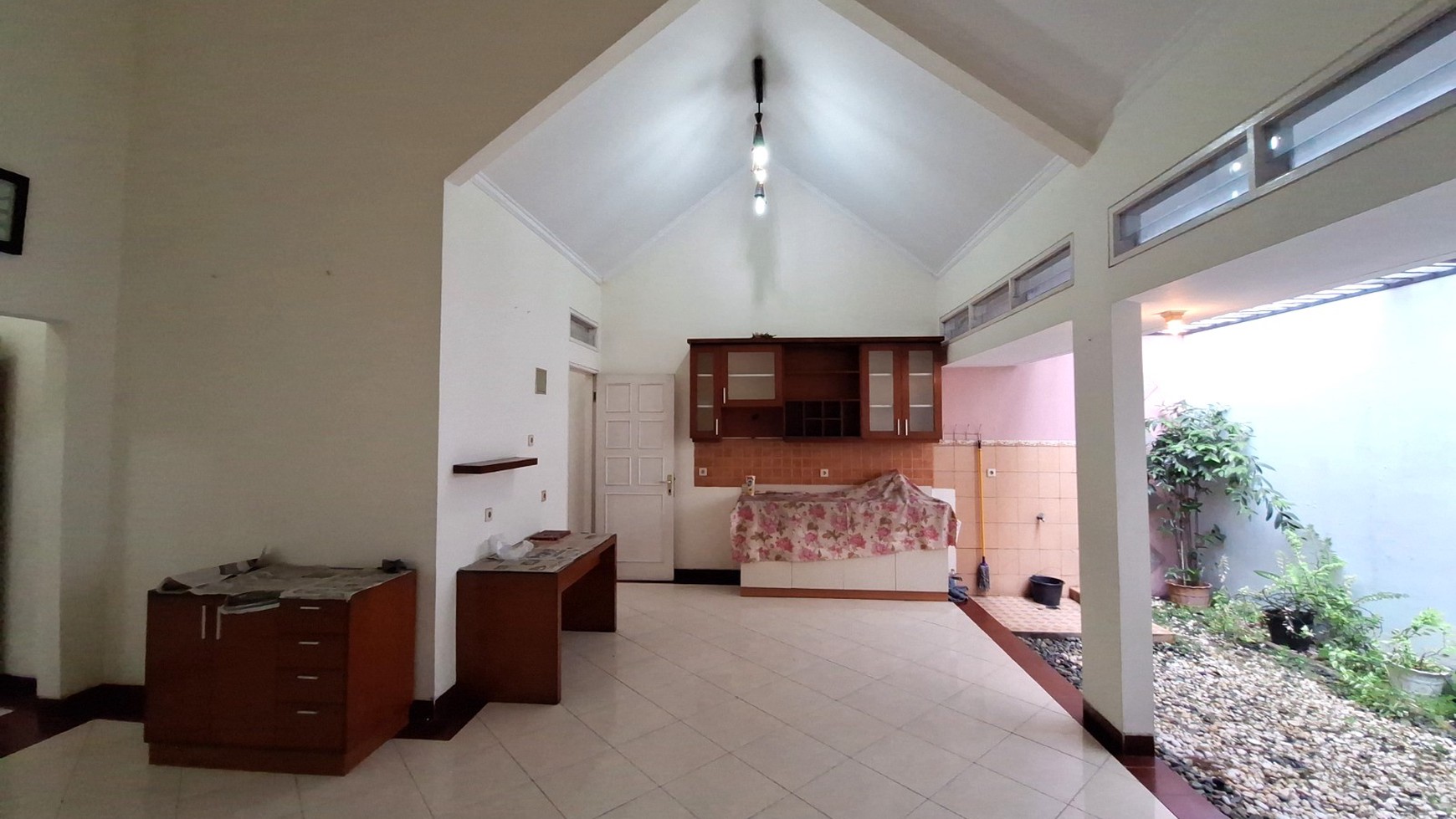 Rumah Minimalis di Bekasi Taman Depan & Belakang Siap Huni