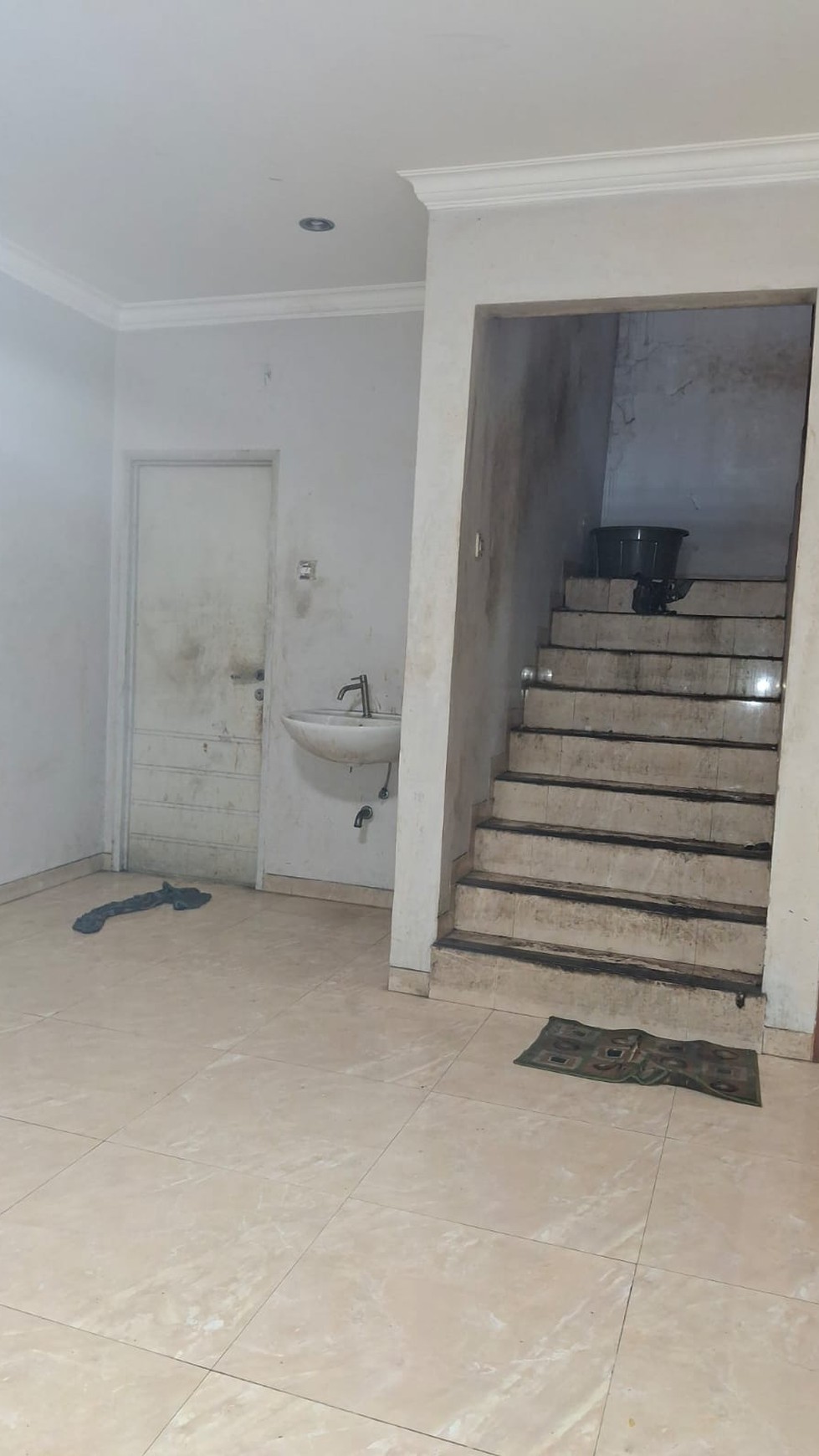 Rumah bebas banjir, lokasi strategis pinggir jalan utama di Bintaro