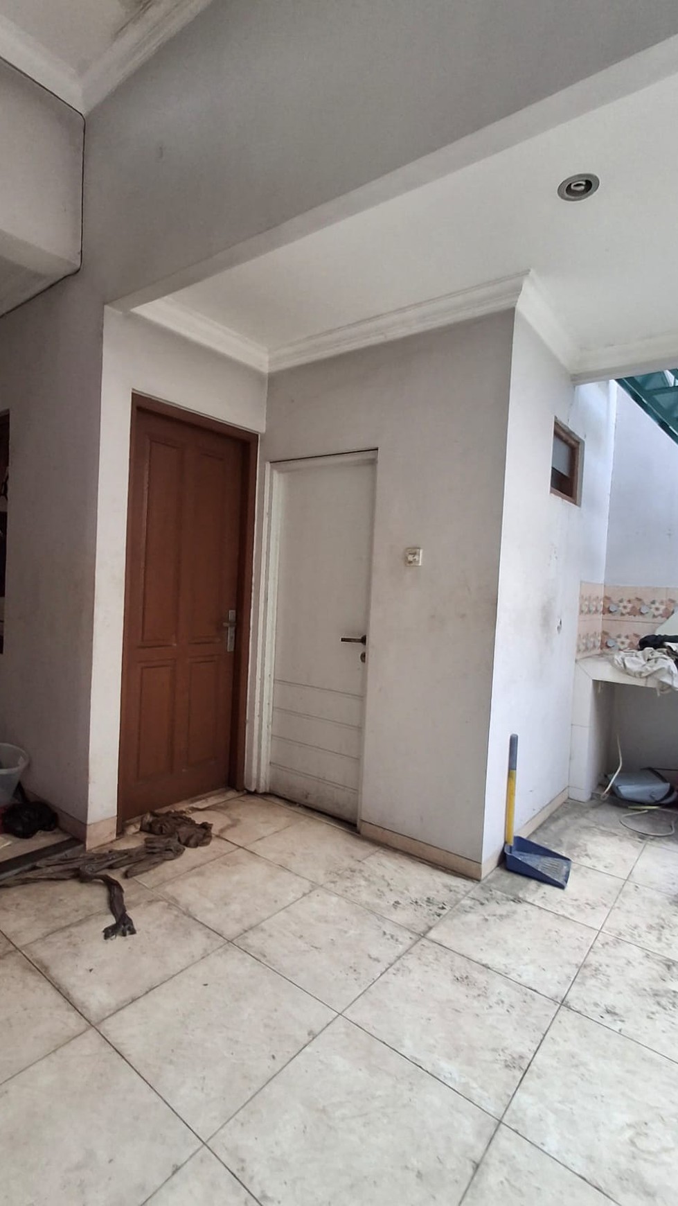 Rumah bebas banjir, lokasi strategis pinggir jalan utama di Bintaro