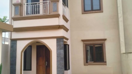 Rumah bagus, 2 lantai siap huni, bebas banjir