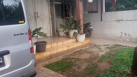 Rumah 1 lantai, halaman luas, lokasi strategis dalam Komplek di VBR