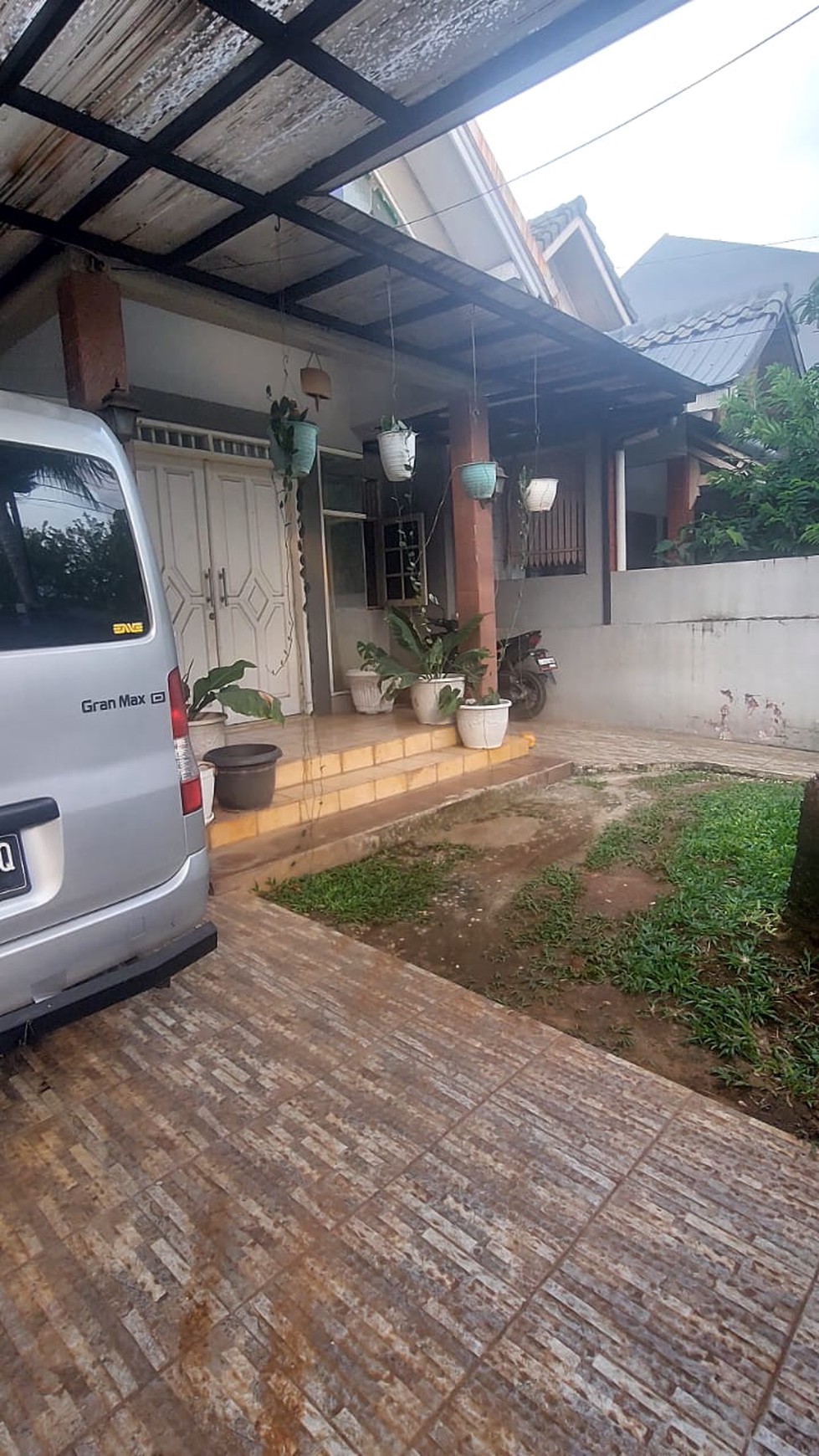 Rumah 1 lantai, halaman luas, lokasi strategis dalam Komplek di VBR