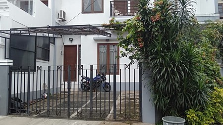 Rumah bagus, 2 lantai, siap huni di Bintaro