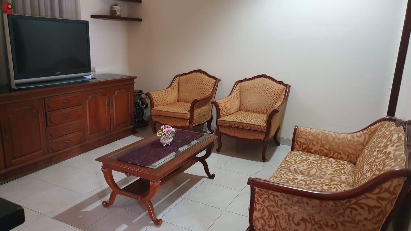 Rumah bagus, 2 lantai, siap huni di Bintaro