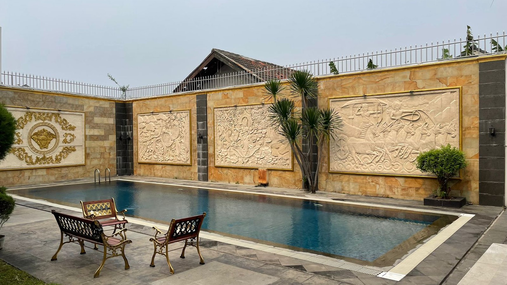 Rumah Ada Kolam Renang,nyaman di Bintaro Jaya 3