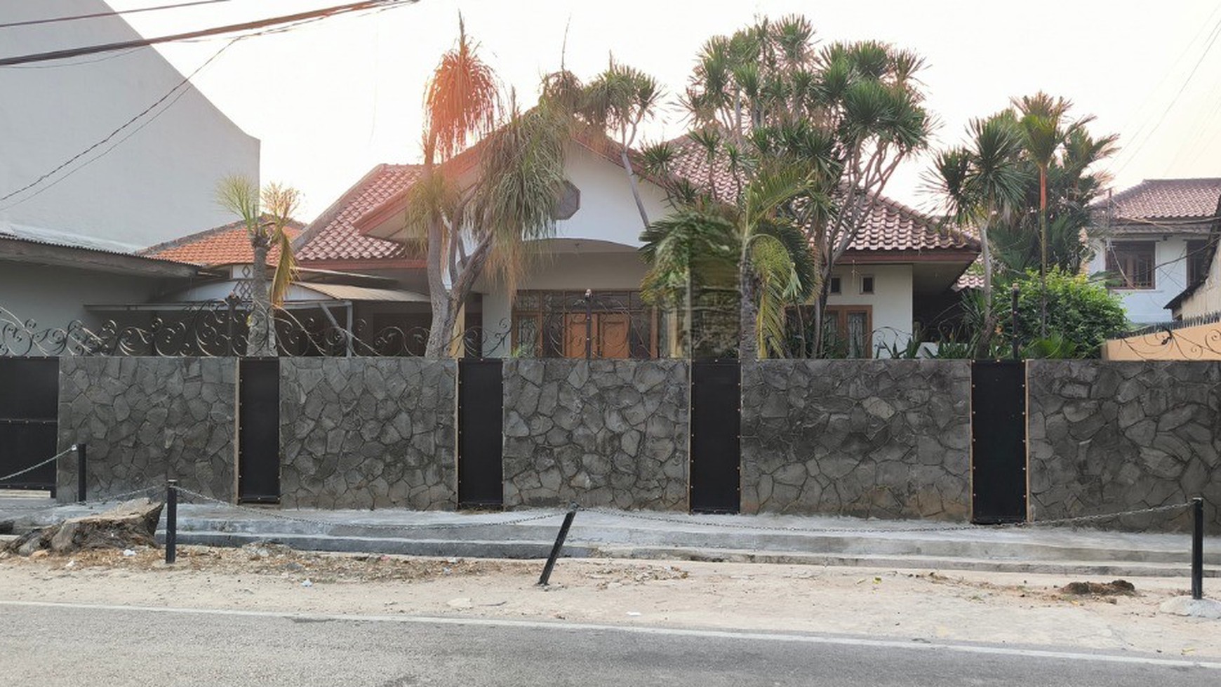 Rumah halaman luas, bebas banjir di Pesanggrahan