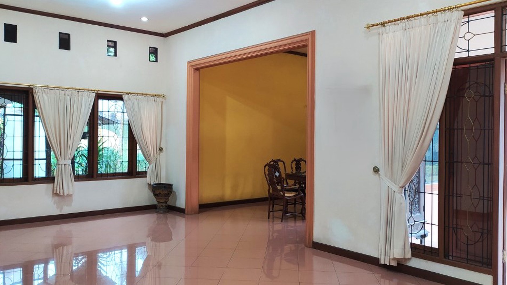 Rumah halaman luas, bebas banjir di Pesanggrahan