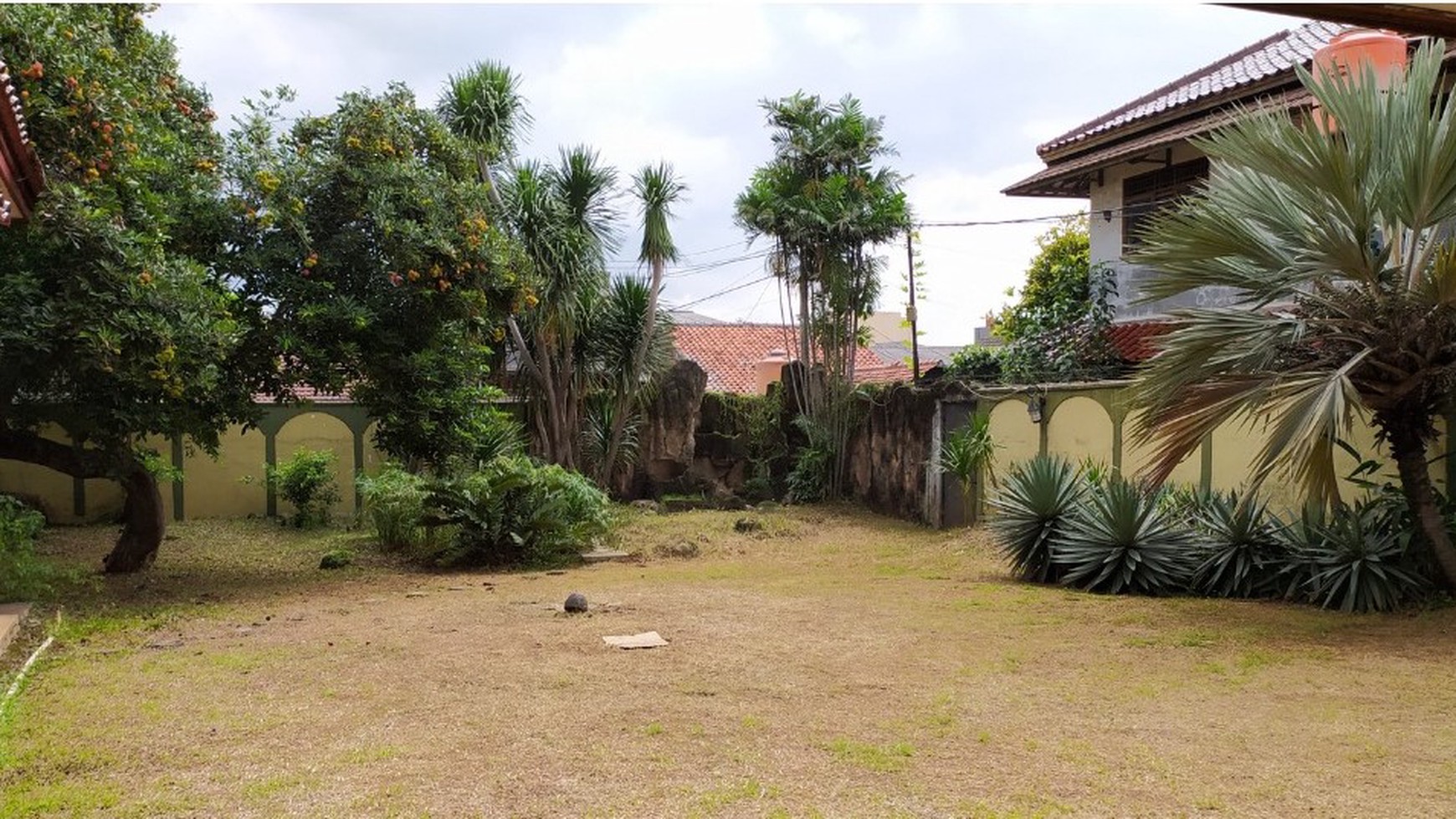 Rumah halaman luas, bebas banjir di Pesanggrahan