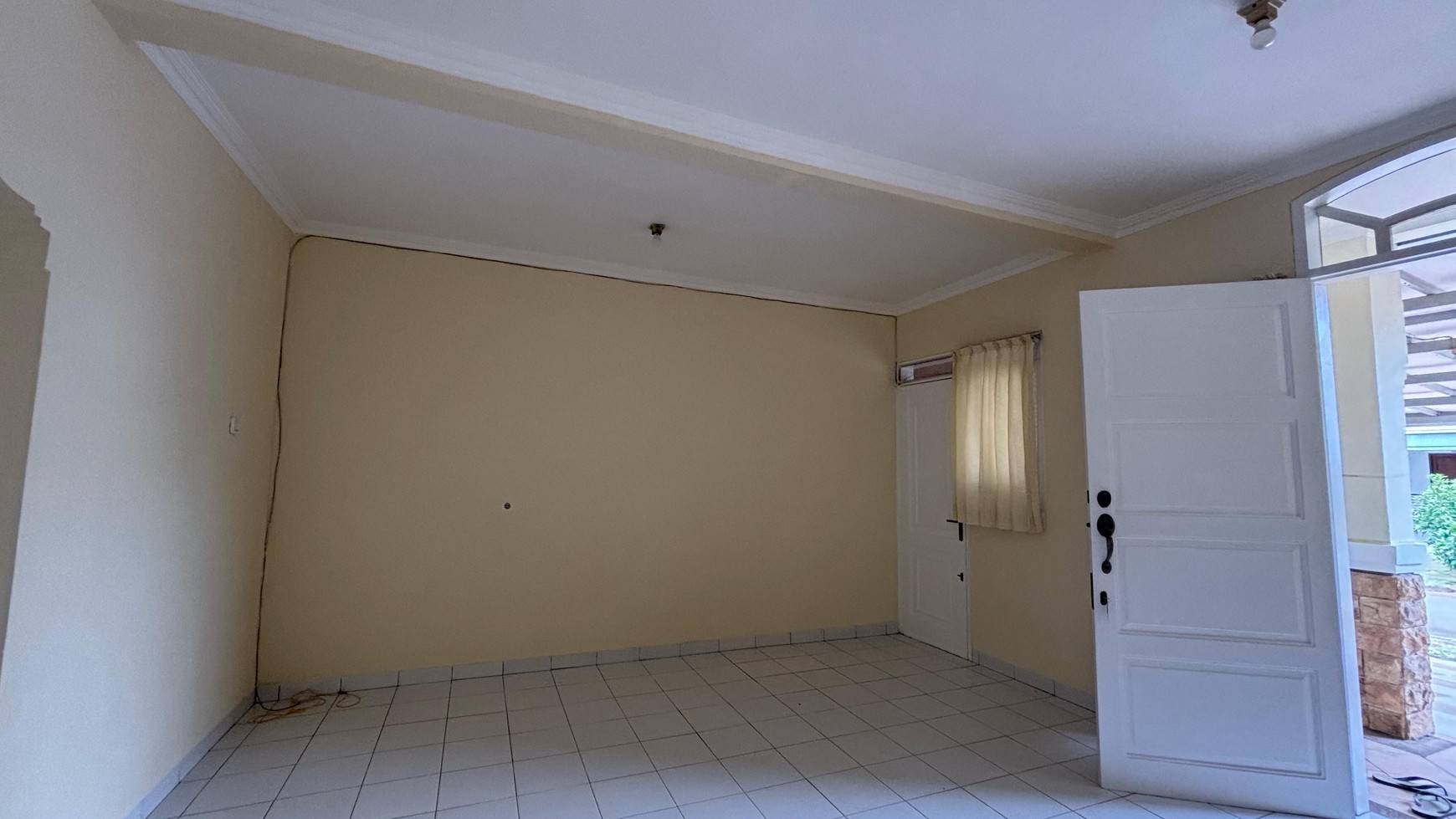Rumah Siap Huni 2 Semi Furnished Lantai di Kota Wisata