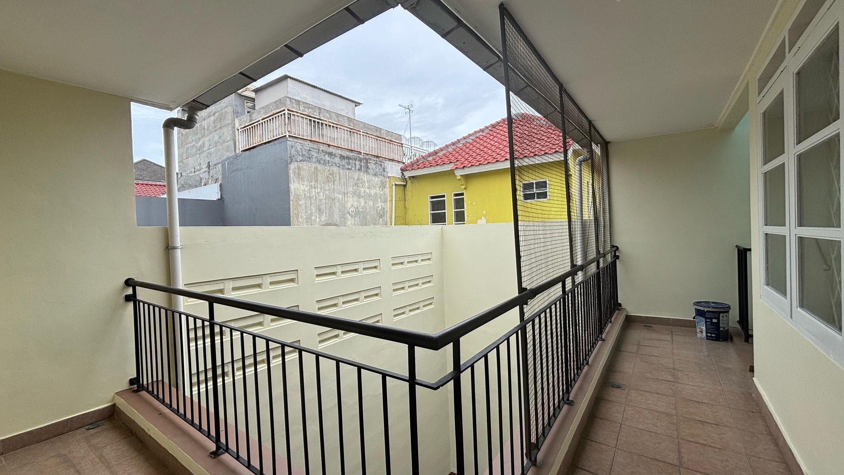 Rumah Siap Huni 2 Semi Furnished Lantai di Kota Wisata