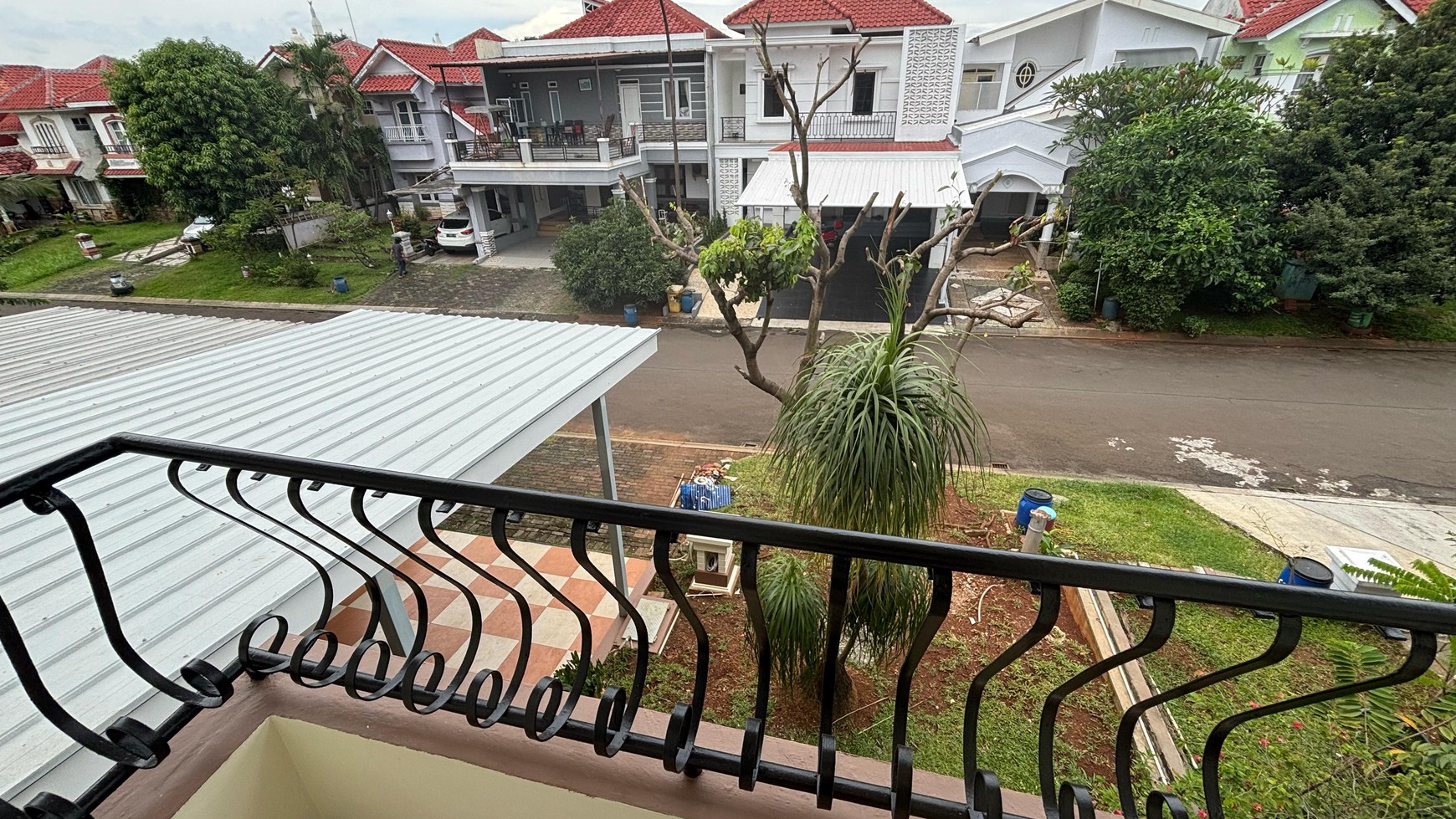 Rumah Siap Huni 2 Semi Furnished Lantai di Kota Wisata