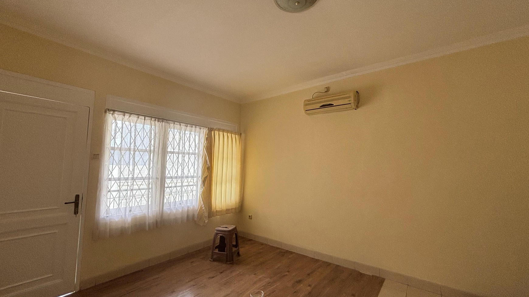 Rumah Siap Huni 2 Semi Furnished Lantai di Kota Wisata