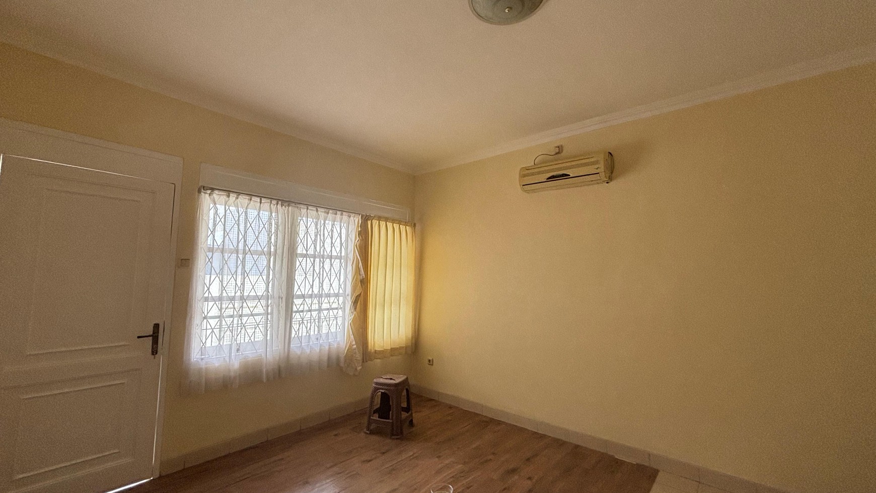 Rumah Siap Huni 2 Semi Furnished Lantai di Kota Wisata