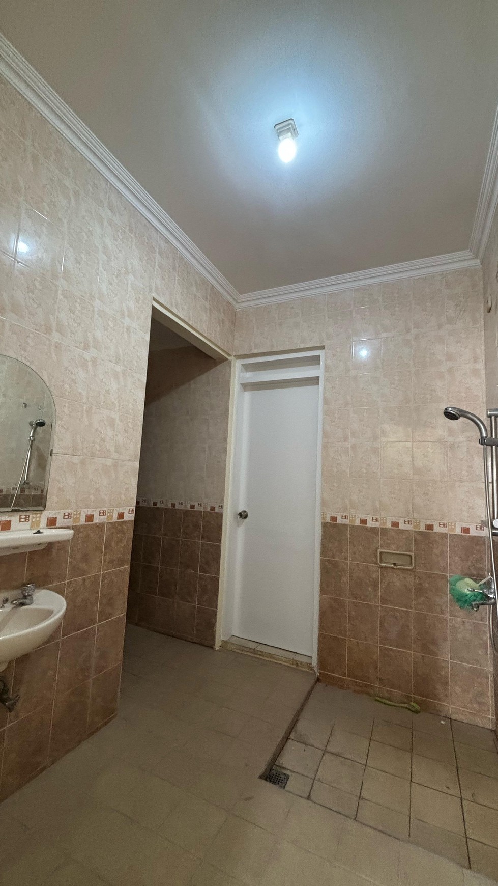 Rumah Siap Huni 2 Semi Furnished Lantai di Kota Wisata