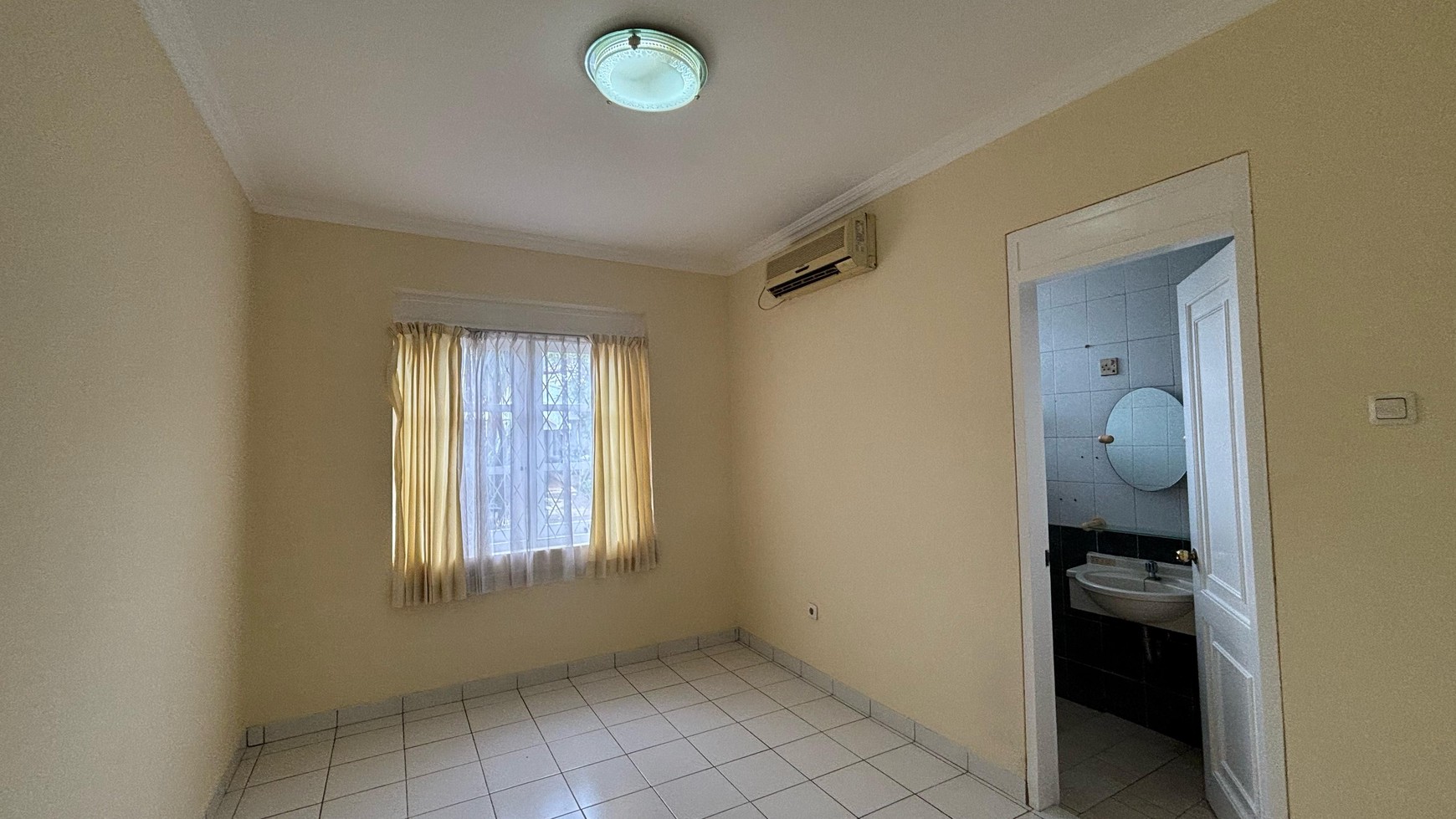 Rumah Siap Huni 2 Semi Furnished Lantai di Kota Wisata