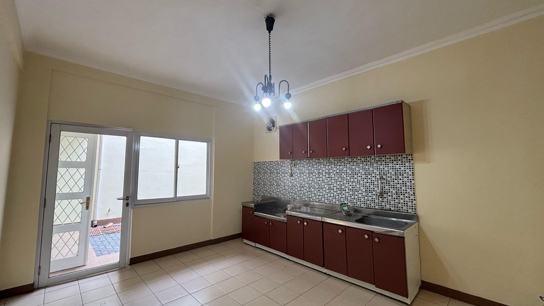 Rumah Siap Huni 2 Semi Furnished Lantai di Kota Wisata