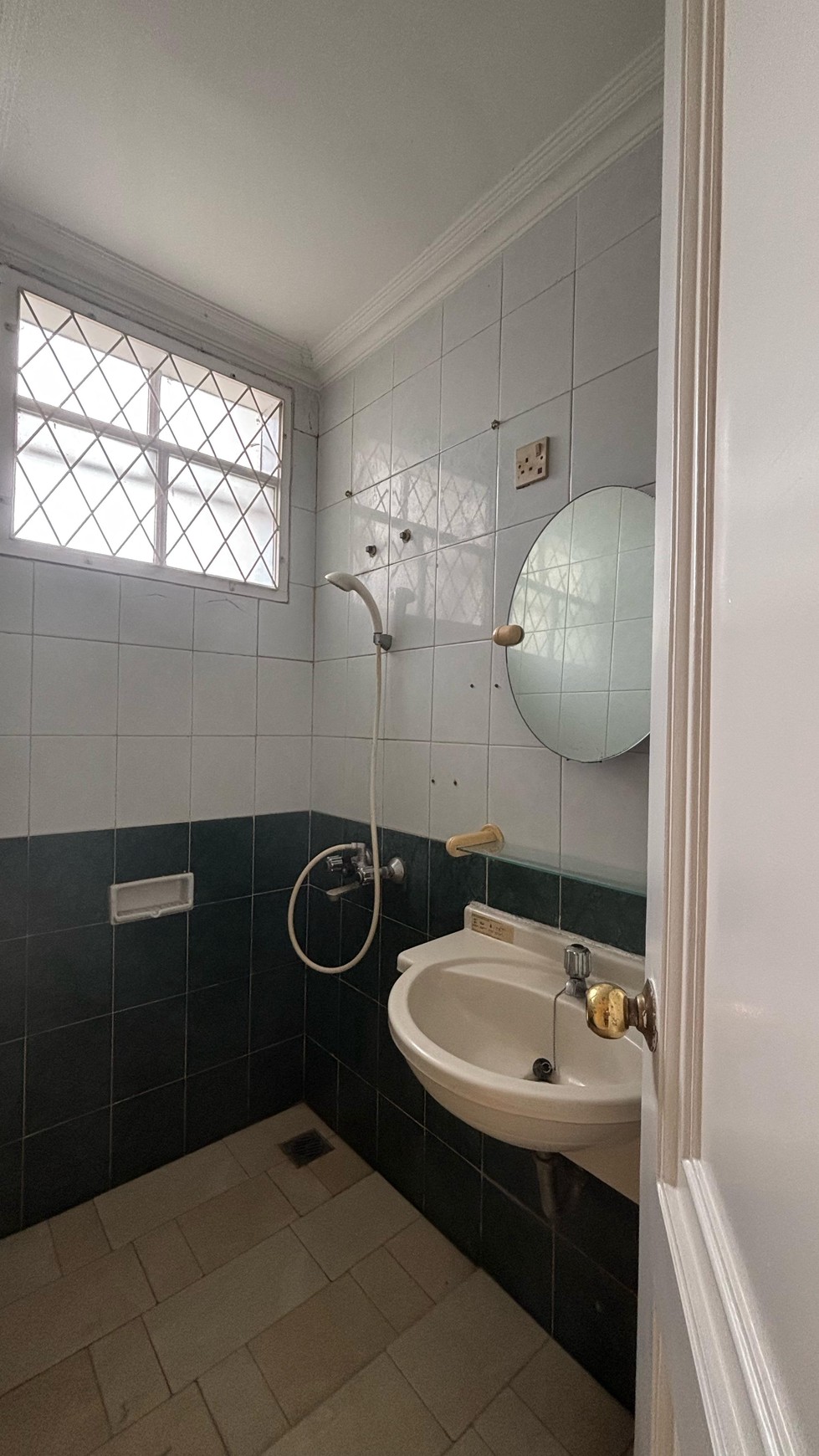 Rumah Siap Huni 2 Semi Furnished Lantai di Kota Wisata