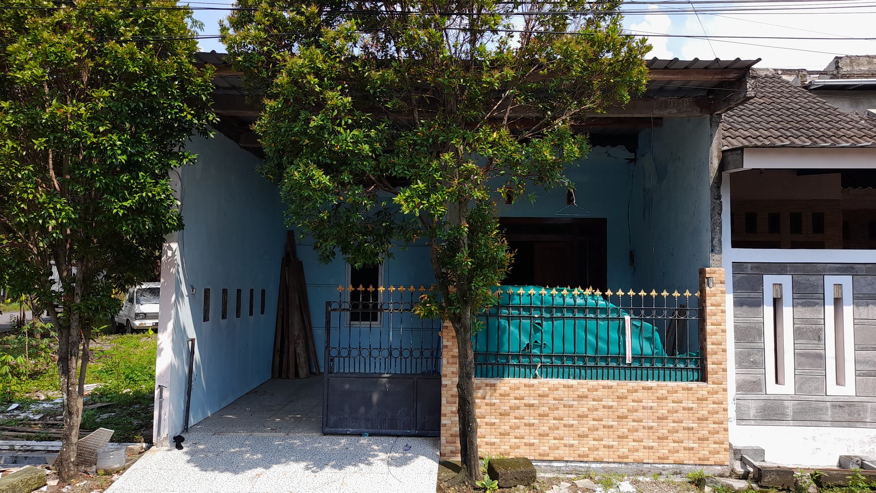 RUMAH BUTUH RENOVASI DI PERUMAHAN TUNGGORONO, JOMBANG