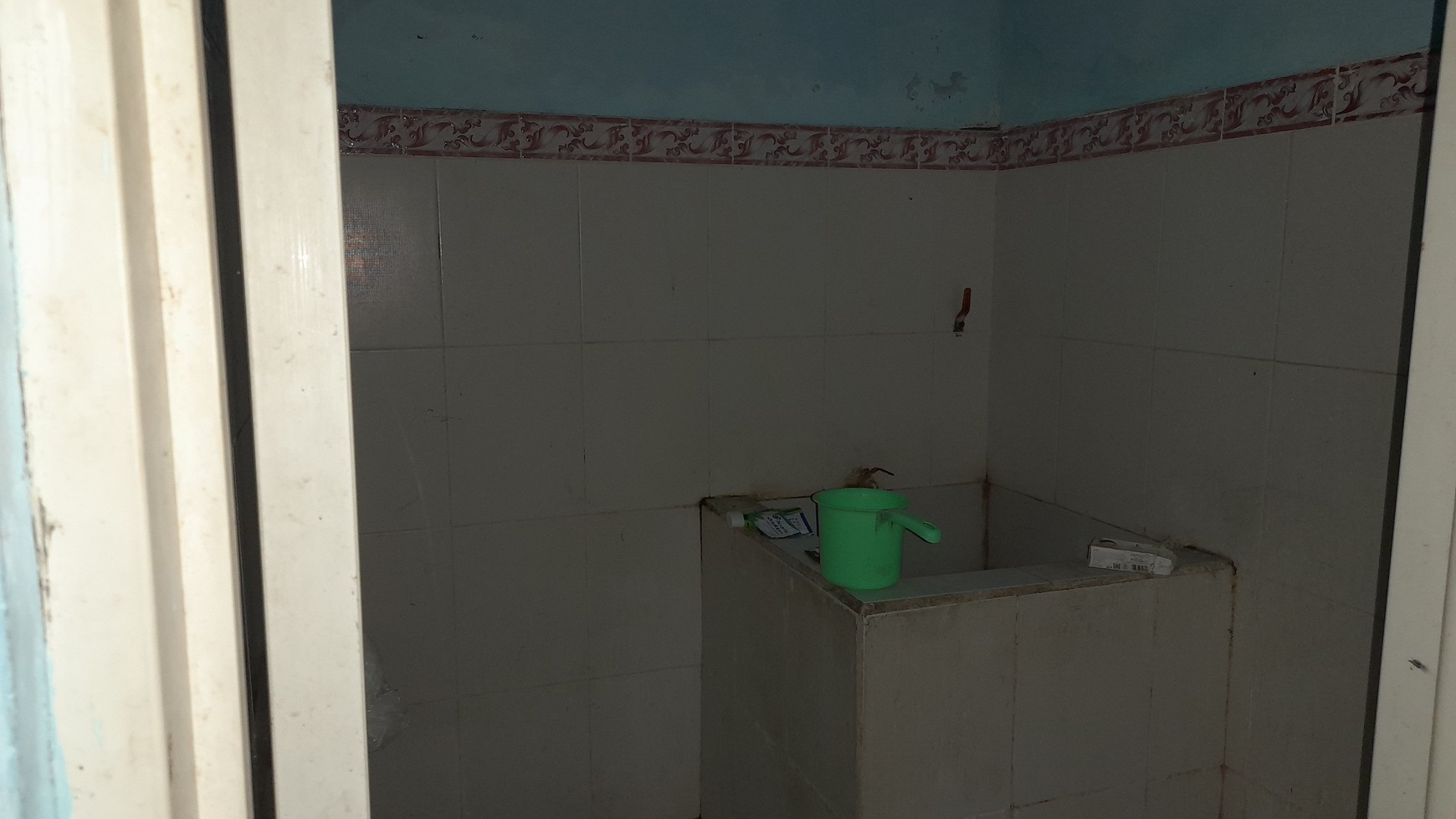 RUMAH BUTUH RENOVASI DI PERUMAHAN TUNGGORONO, JOMBANG