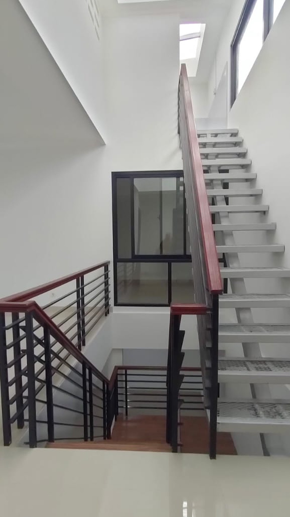 Rumah Hook Brand New di Ciputat