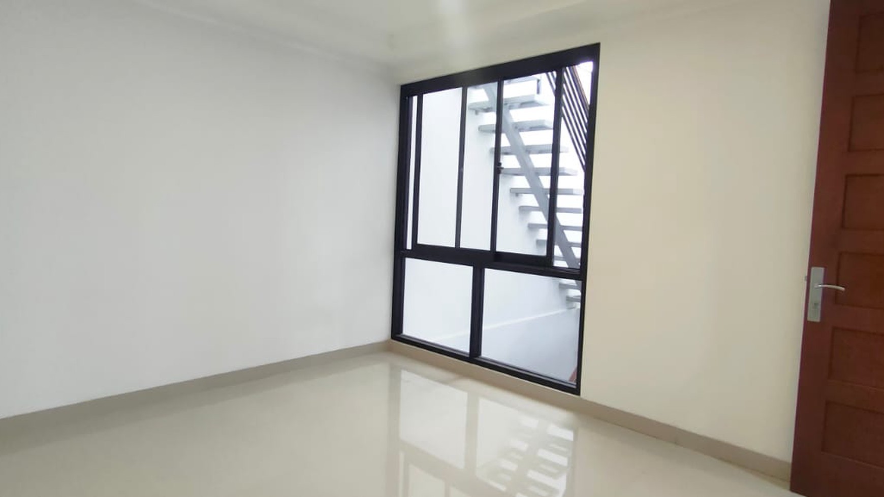 Rumah Hook Brand New di Ciputat
