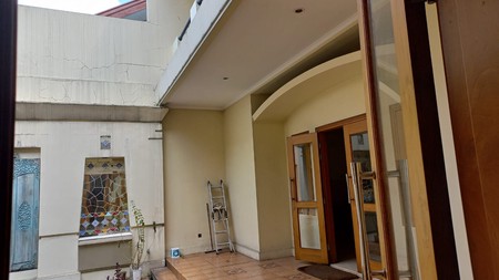 Dijual 2 rumah yang dijadikan 1 di Pondok Indah, cocok untuk keluarga besar Anda