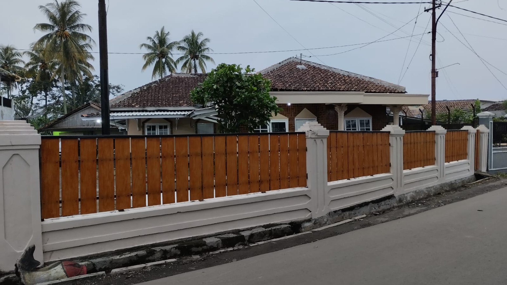 Rumah hitung tanah di Sukabumi