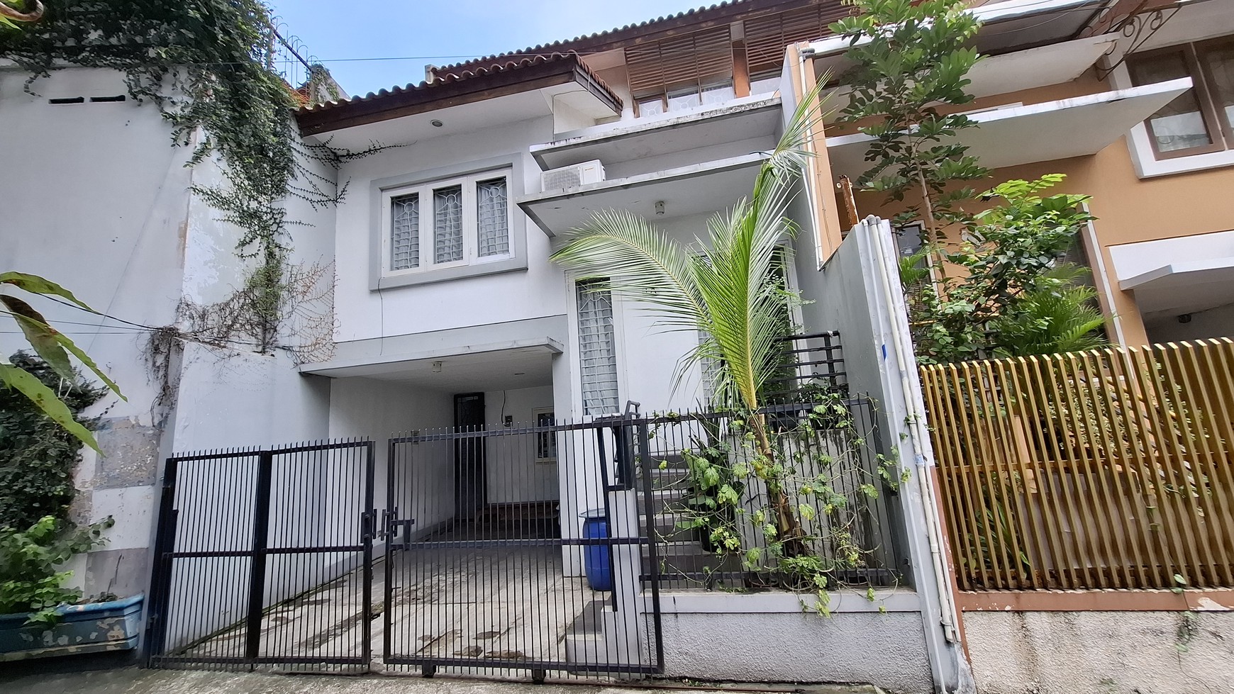 Rumah 4 Lantai Gaya Minimalis Modern di Tebet, di Area Pusat Kuliner dan Bisnis