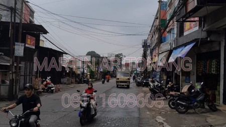 Pertokoan 3 lantai dengan Lift daerah Strategis dan Ramai di Wanaherang Gunung Putri