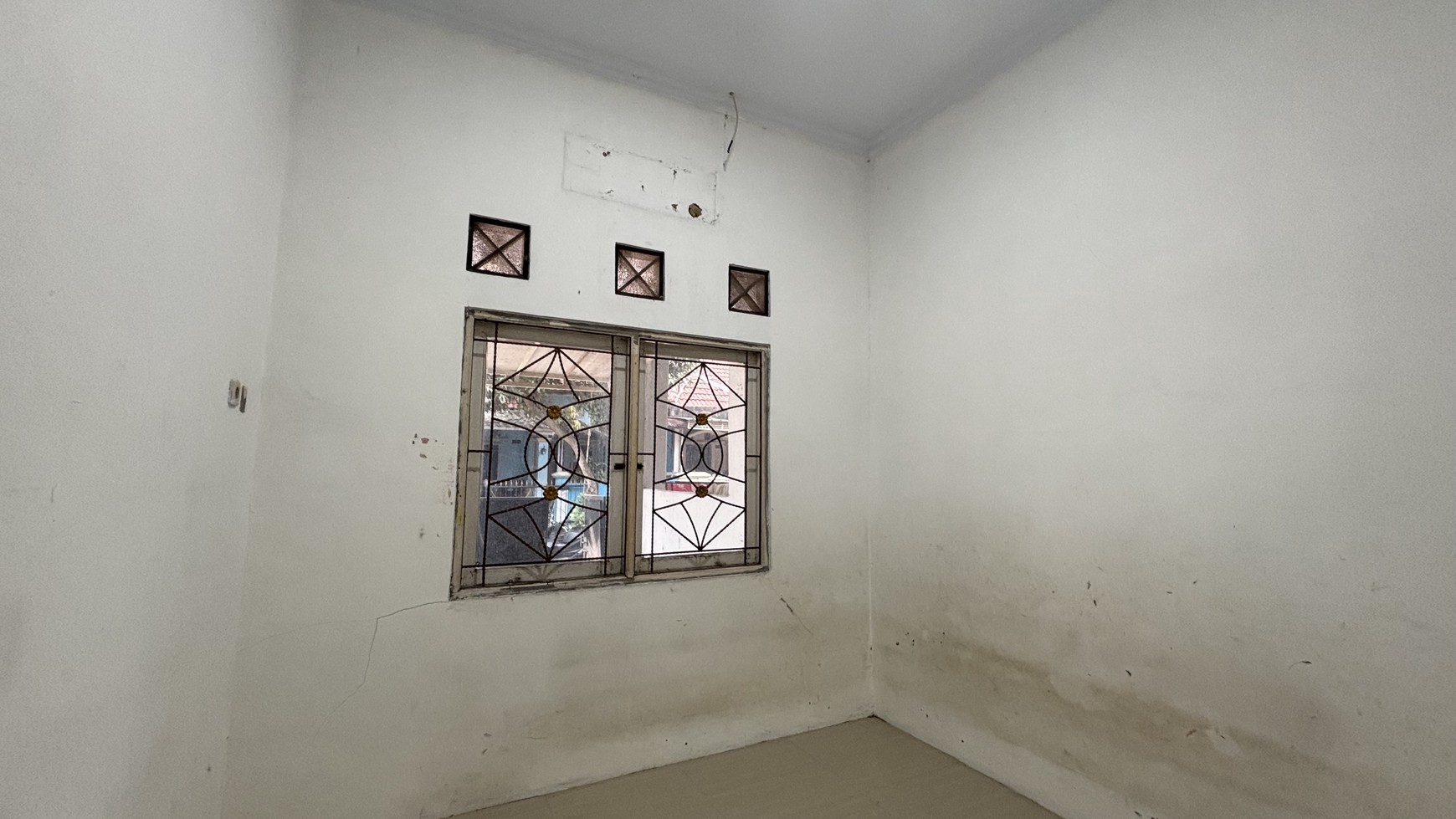 Rumah Cantik, Hoek di Vila Nusa Indah V