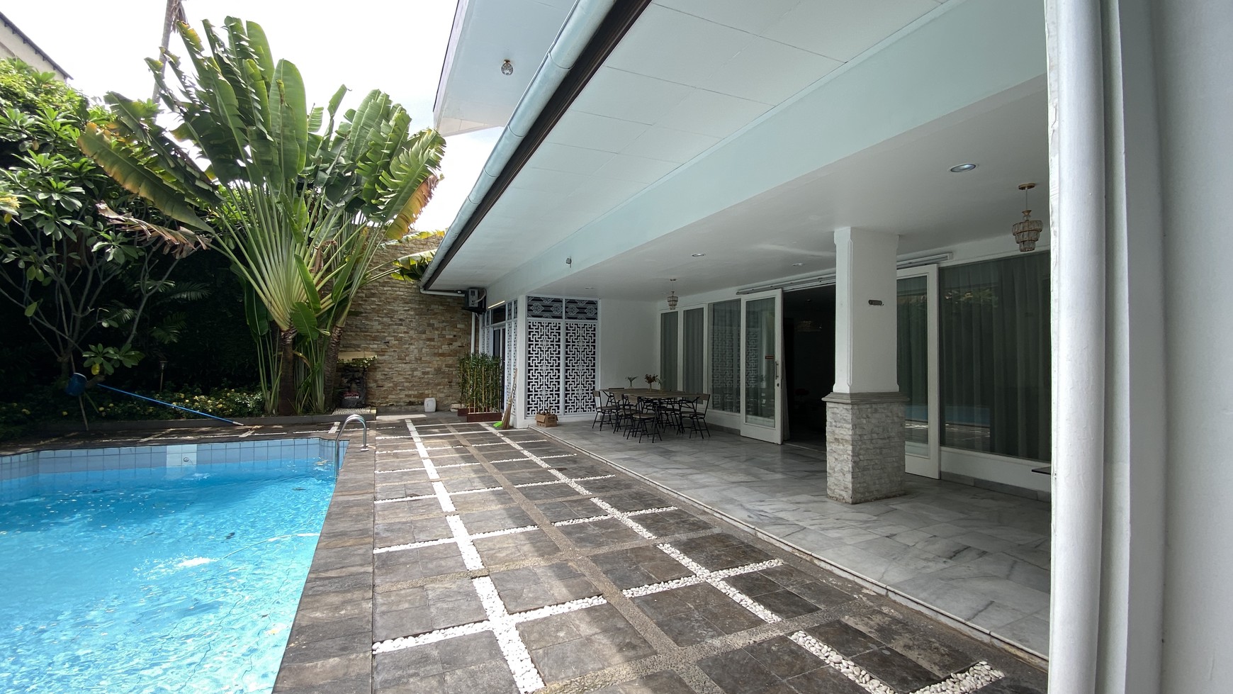 Rumah Hitung Tanah Area Cipete