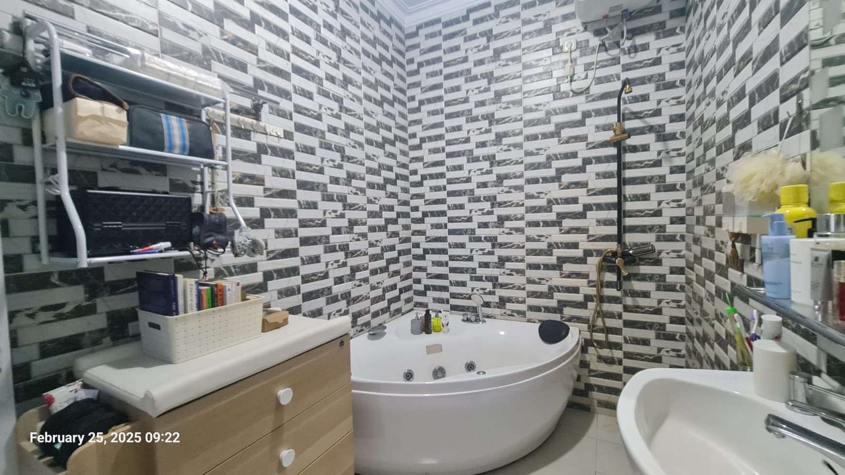 Rumah cantik siap Huni full furnish di daerah Kebagusan Jakarta Selatan.