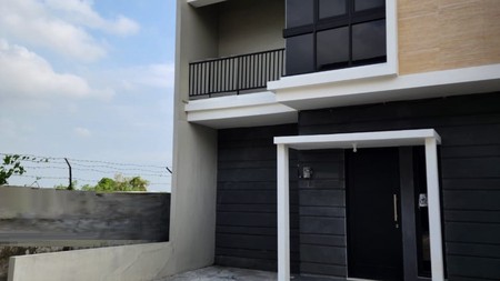 Dijual Rumah 2 lantai di Grand Alana Gunung Anyar Surabaya