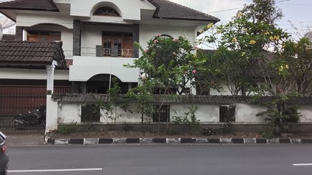 Rumah Tinggal dengan Luas Tanah 808 Meter Persegi Lokasi Strategis di Gejayan.