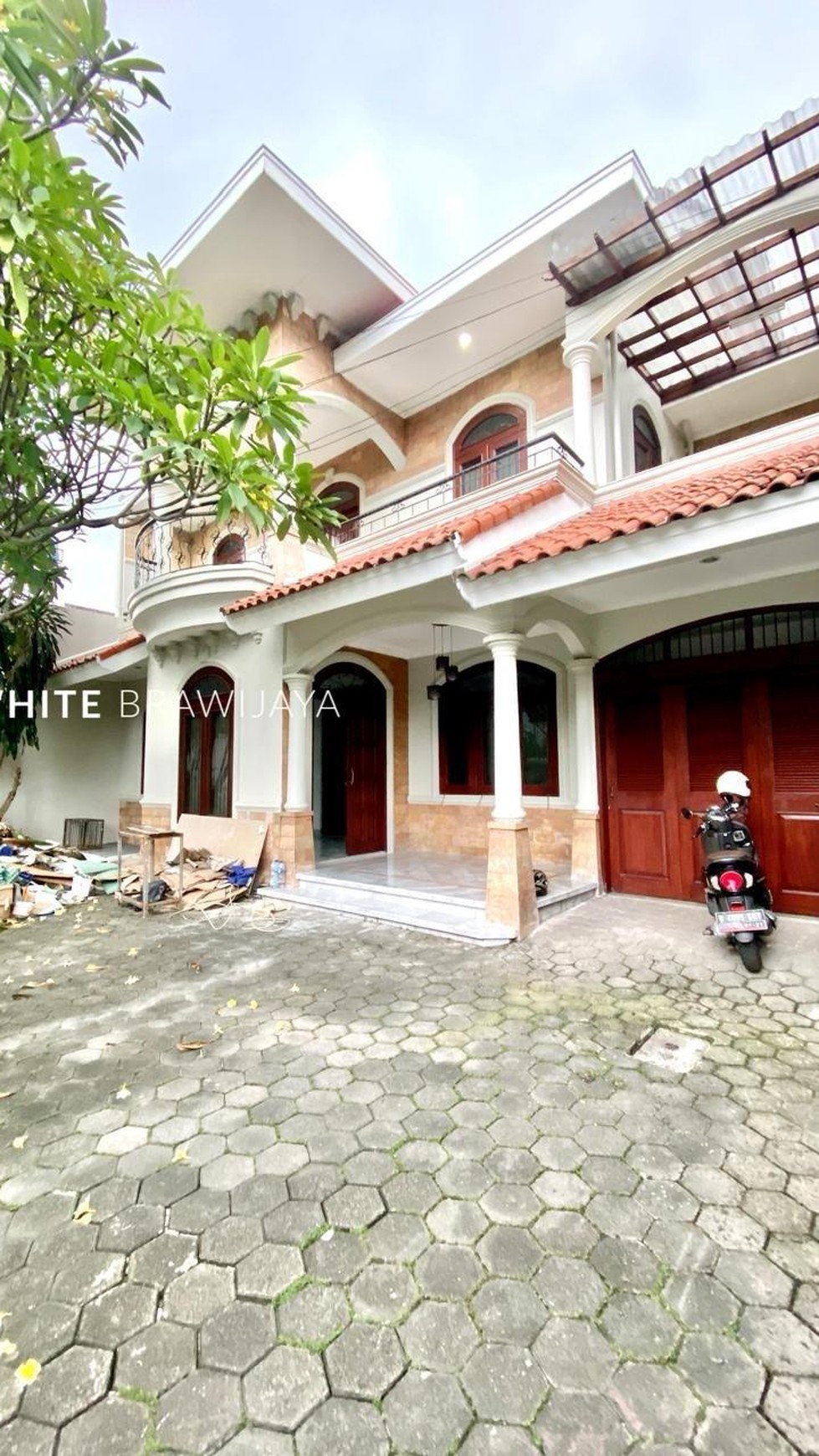 Rumah Besar Cocok untuk Usaha Area Kebayoran Baru