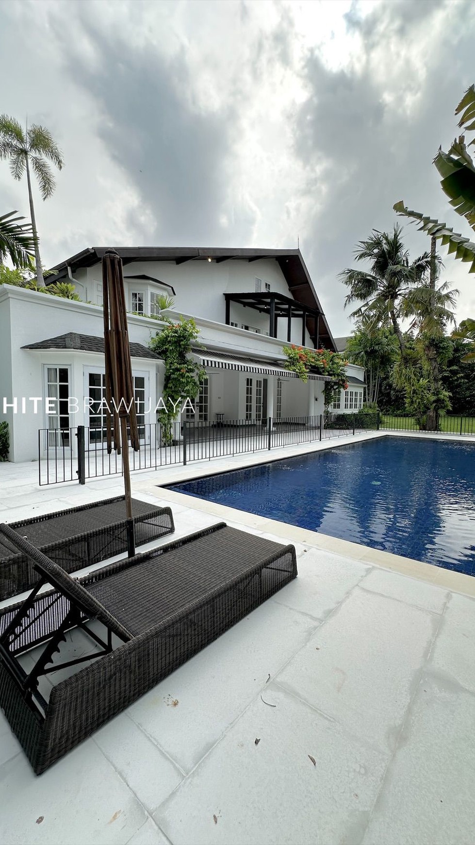 Rumah Modern American Dalam Townhouse Area Kemang