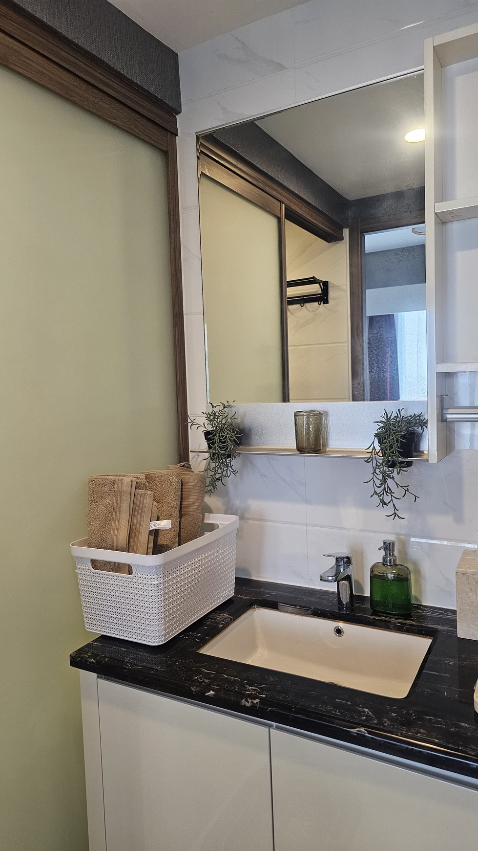 Take Over Apartemen Sky House berada di dekat Mall AEON, Stasiun dan Universita