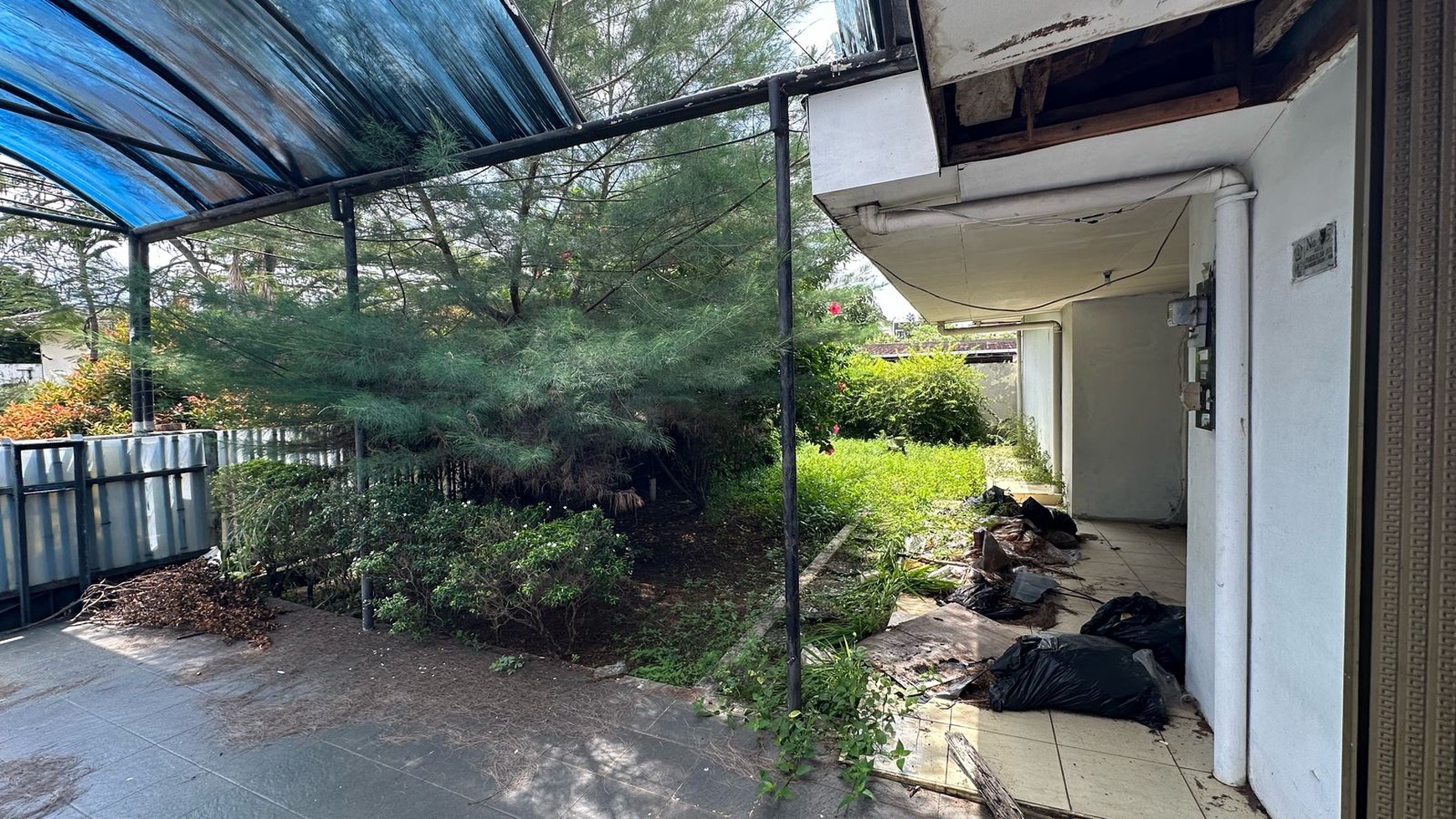 Rumah Lama Hitung Tanah 482m2 di Komplek Perumahan Pangkalan Jati Cinere