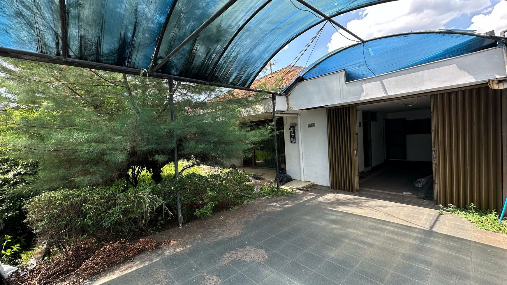 Rumah Lama Hitung Tanah 482m2 di Komplek Perumahan Pangkalan Jati Cinere