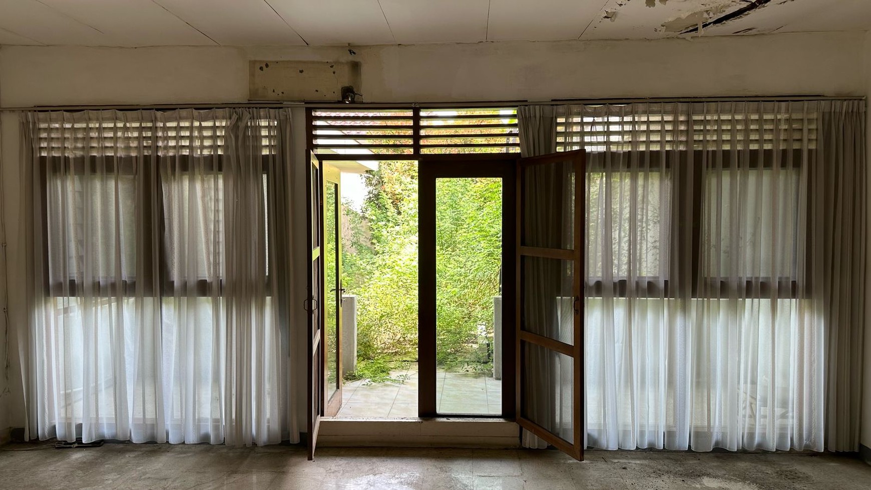 Rumah Lama Hitung Tanah 482m2 di Komplek Perumahan Pangkalan Jati Cinere