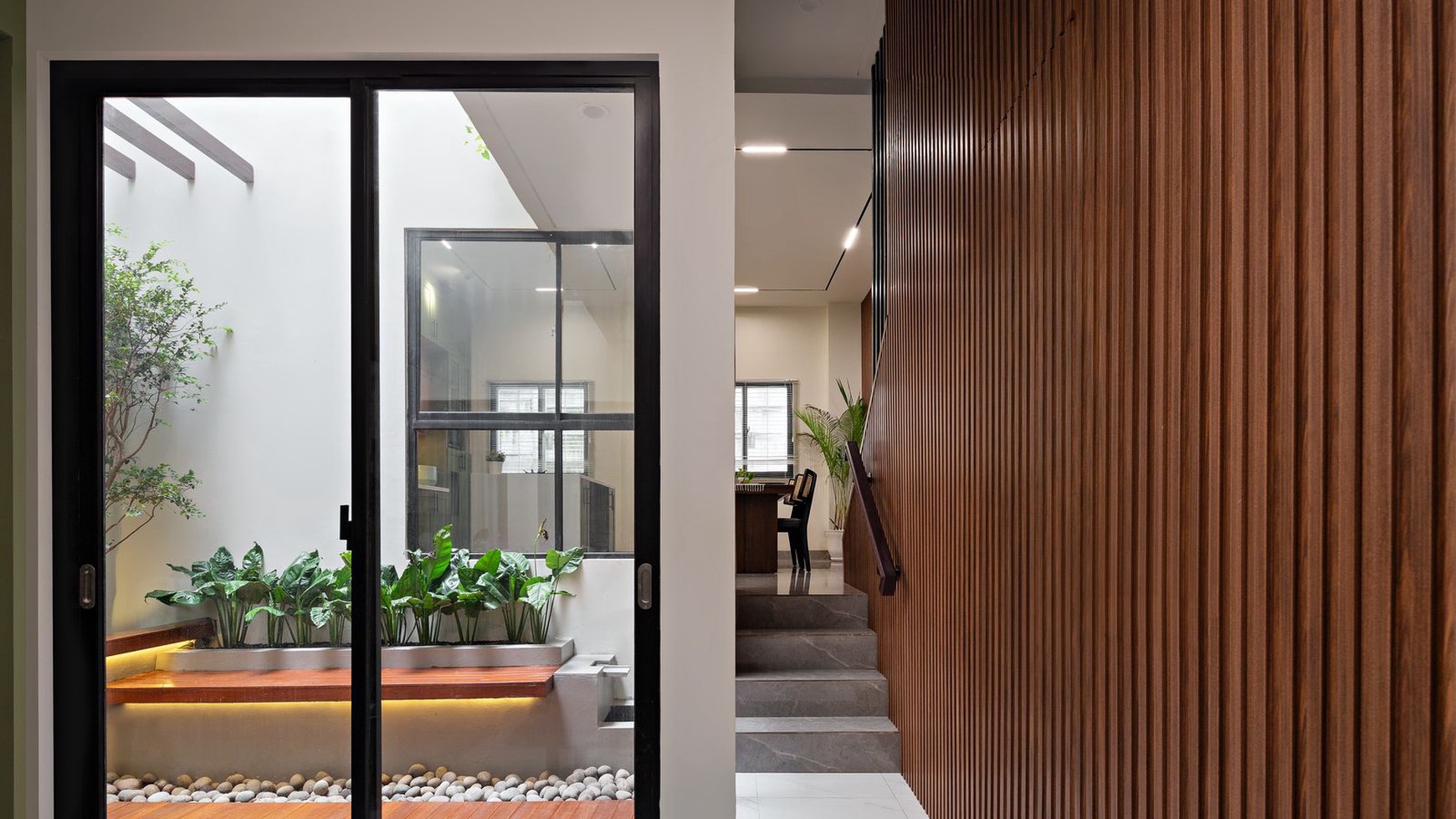 Rumah 3 Lantai, Full Furnished, Modern Minimalis di Kota Wisata Cibubur